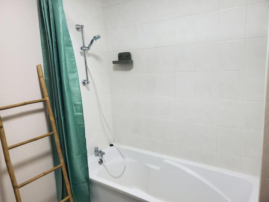 Appartement Moderne En Ville Armentières 外观 照片